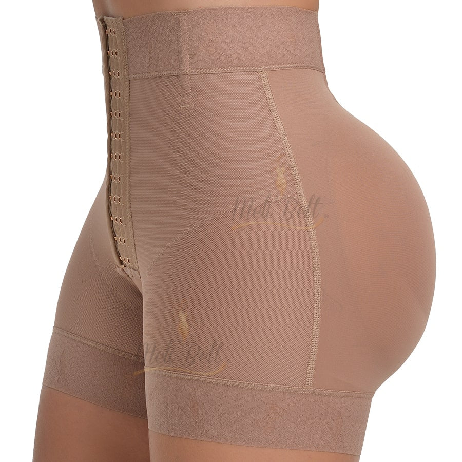5038 Short With Hooks and Seamless Buttock