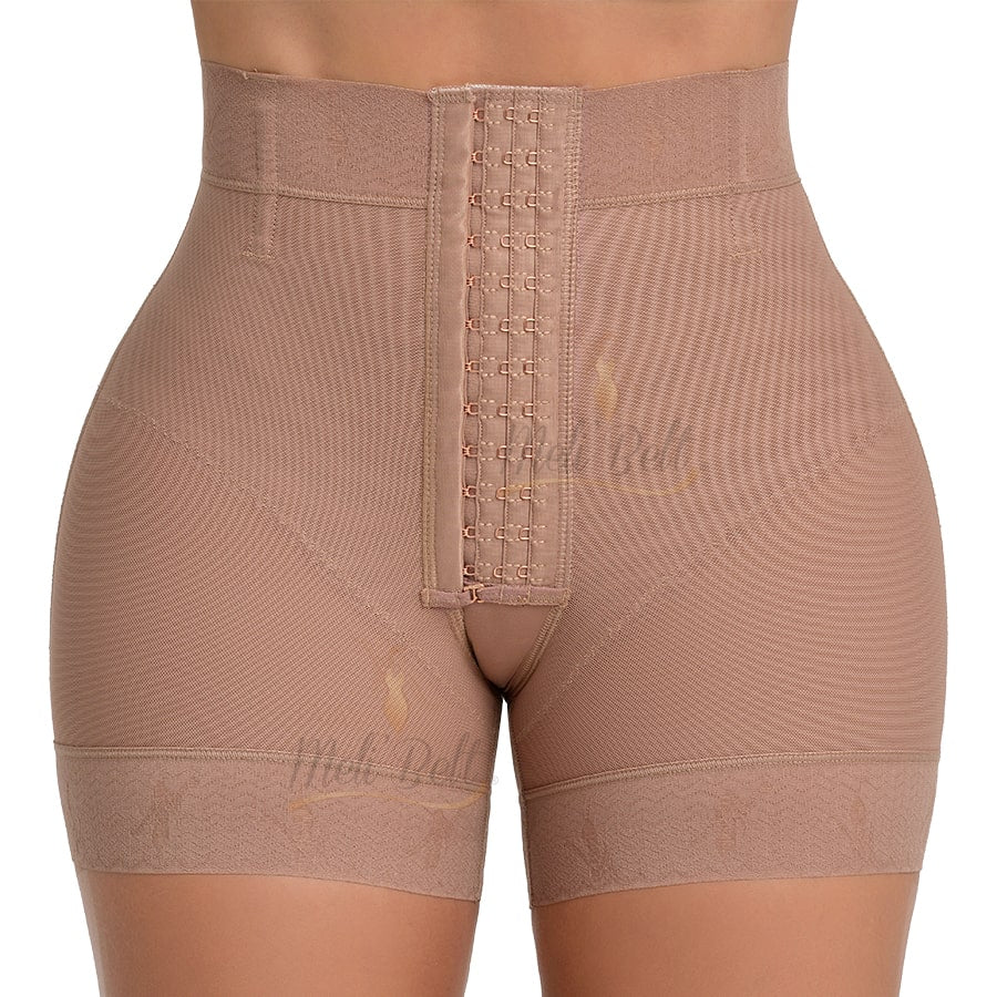 5038 Short With Hooks and Seamless Buttock